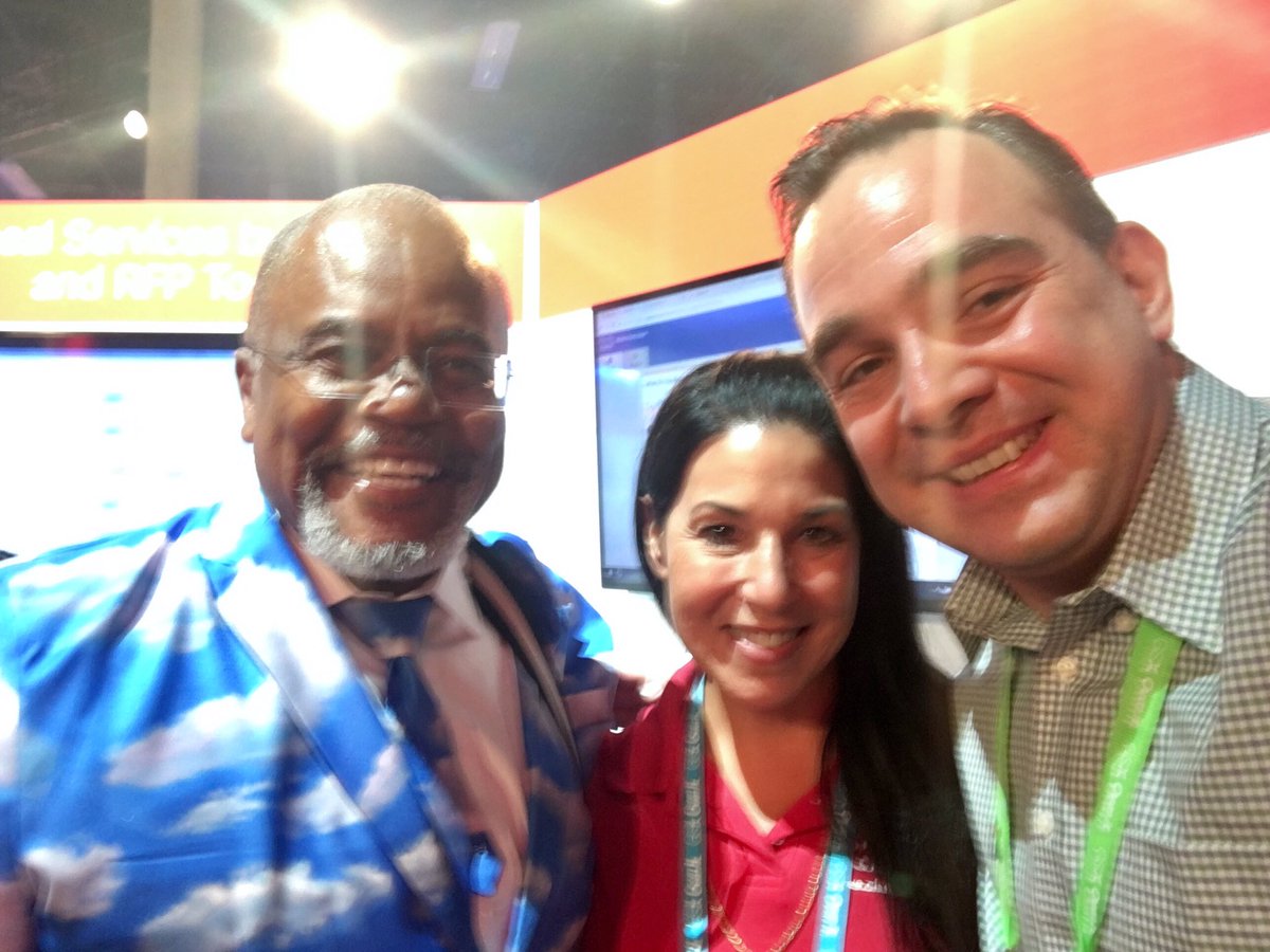 fzanetti's tweet image. @dCloudSteve enjoying and being amazed by @Cisco #RFPTool #CiscoGSX