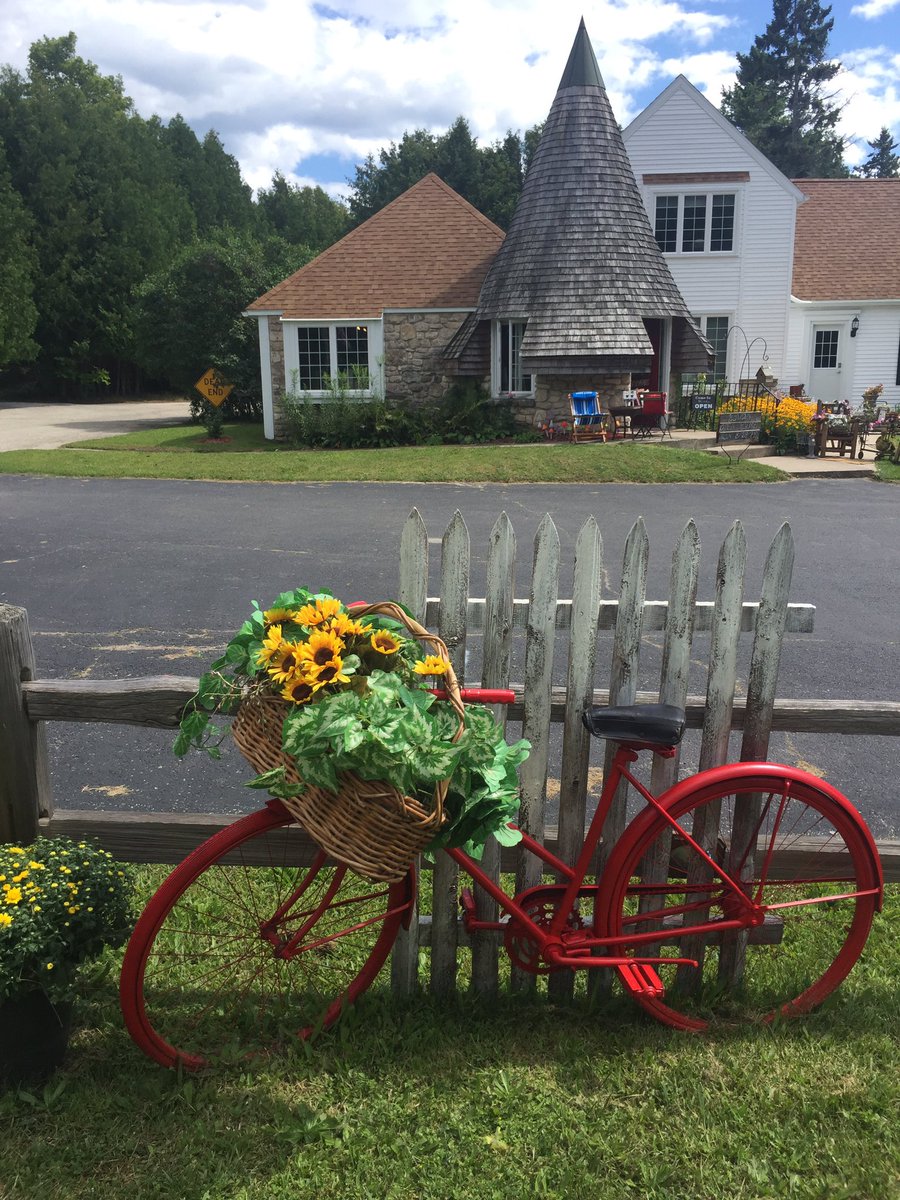 vintique_resale's tweet photo. Another fabulous Door County day! #welovethisplace #vintiqueresale #doorcountysummer #ephraim #doco #doorcounty https://t.co/VvSv0g5QW9