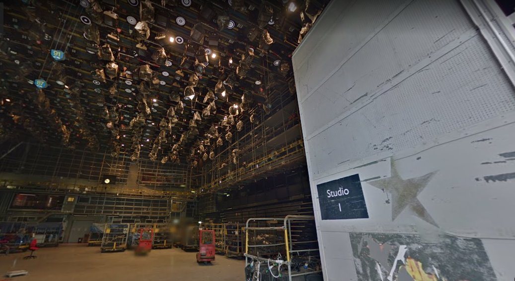 borjateran's tweet photo. Un regalo, el Estudio 1 de BBC. Podéis caminar por el mítico Television Centre aquí: https://t.co/QsuV7ykFds https://t.co/HWW6N9dekB