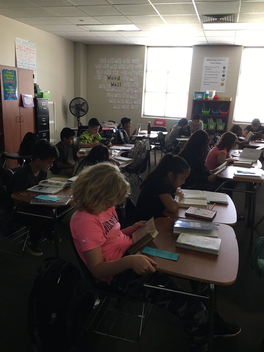 candrewsRLA's tweet photo. Building stamina during independent reading! @bozmanbroncos #lc52 https://t.co/5F7q2ZDGZH