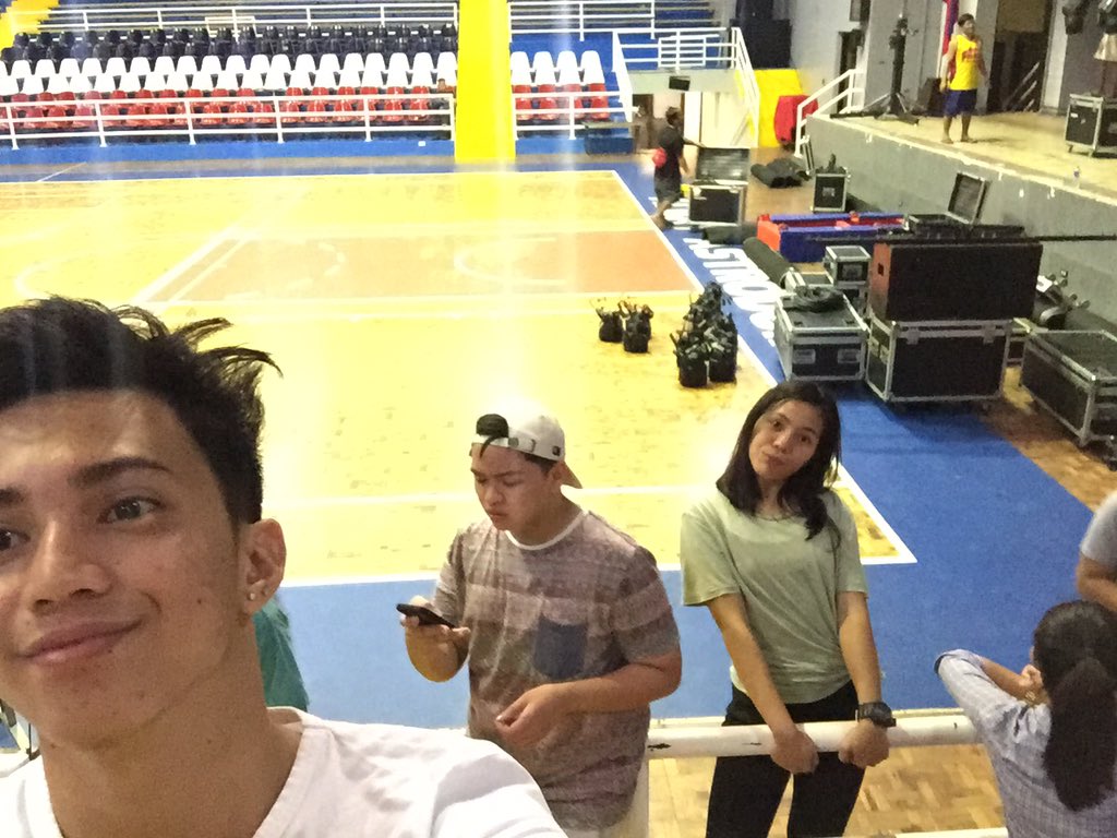 Ravenclawroyals's tweet photo. Rehearsals ❤️ #BELLOforMMBUDC2017 #KESHIAforMMBUDC2017 #ELLAforMMBUDC2017  #JOSHUAforMMBUDC2017 https://t.co/NU7pNlu3fg