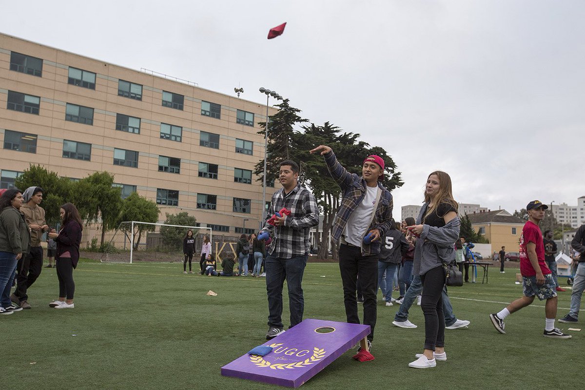 SFSU's tweet photo. Last night, #SFSU really came alive! #SFStateWelcome https://t.co/f62vLHBJU8