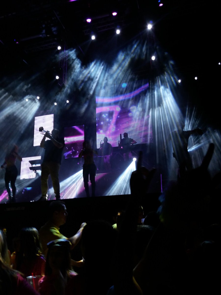 davidbluee_'s tweet photo. Gracias por la noche tan increible en rasueros.
@OAzabache 
Volver¡¡¡¡ https://t.co/2wpwrZ7Tjm