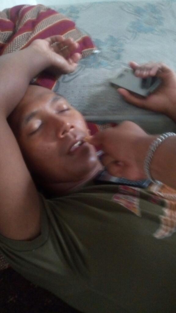 H33NK1's tweet photo. Mungkin dia lelah,hahaha https://t.co/y5ayTSeyEn