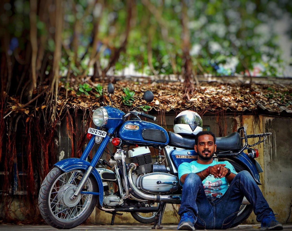 crabby226's tweet photo. When biking is not just an addiction but a lifestyle!
PC: @theangrysaint 
#bikerlife #2strokes #Jawas #Yezdis #throwback https://t.co/YiZ23LqeUn