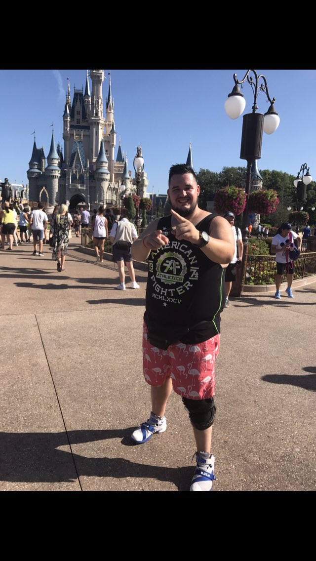 DoublexBlackOut's tweet photo. We made it defi done pink short at disney @VIlCTIIM the kids laughed out there lifes haha #doubleblackout #magicalday #waltdisney #succes https://t.co/a7qylJLbOP