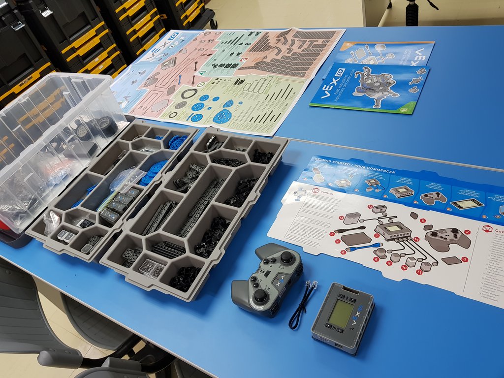 VEXRoboticsSEA's tweet image. The #VEXIQ box is opened and ready for action. #vexrobotics