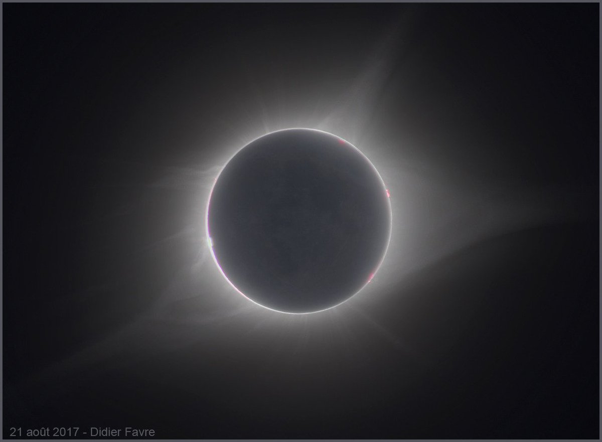 PARISASTRONOMIE's tweet photo. #Eclipse2017 Voici une première mouture tirée des images du 21 août depuis l'Idaho. https://t.co/ybC4wDmZWp