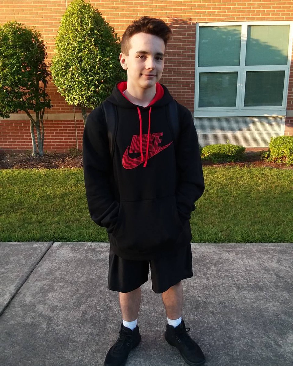 AshleyWages2's tweet photo. 1st day of 8th grade @ 
#lex1firstday ,  @WKMSHawks https://t.co/3qeQeSdsod