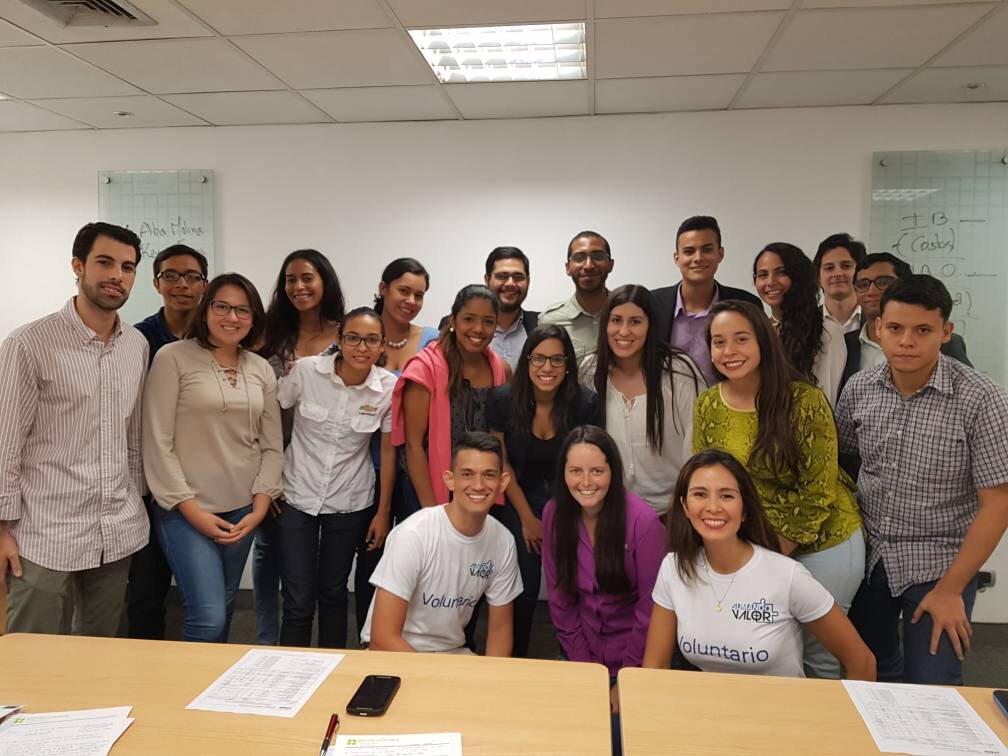 EmbComunitarios's tweet image. Desde FEC queremos agradecer a @KPMG_VE por la formación a nuestros voluntarios en el Taller de Obligaciones Tributarias para ONGs.