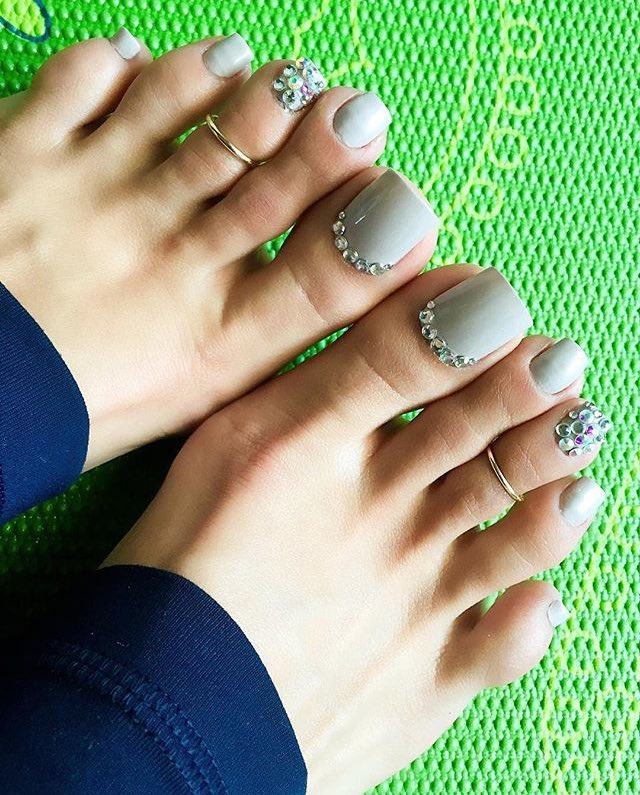 lolatoenailz's tweet photo. Spreading ❤️ to all my followers 😜 #beautifulfeet #feetmodel https://t.co/z4Ep2KcdHp