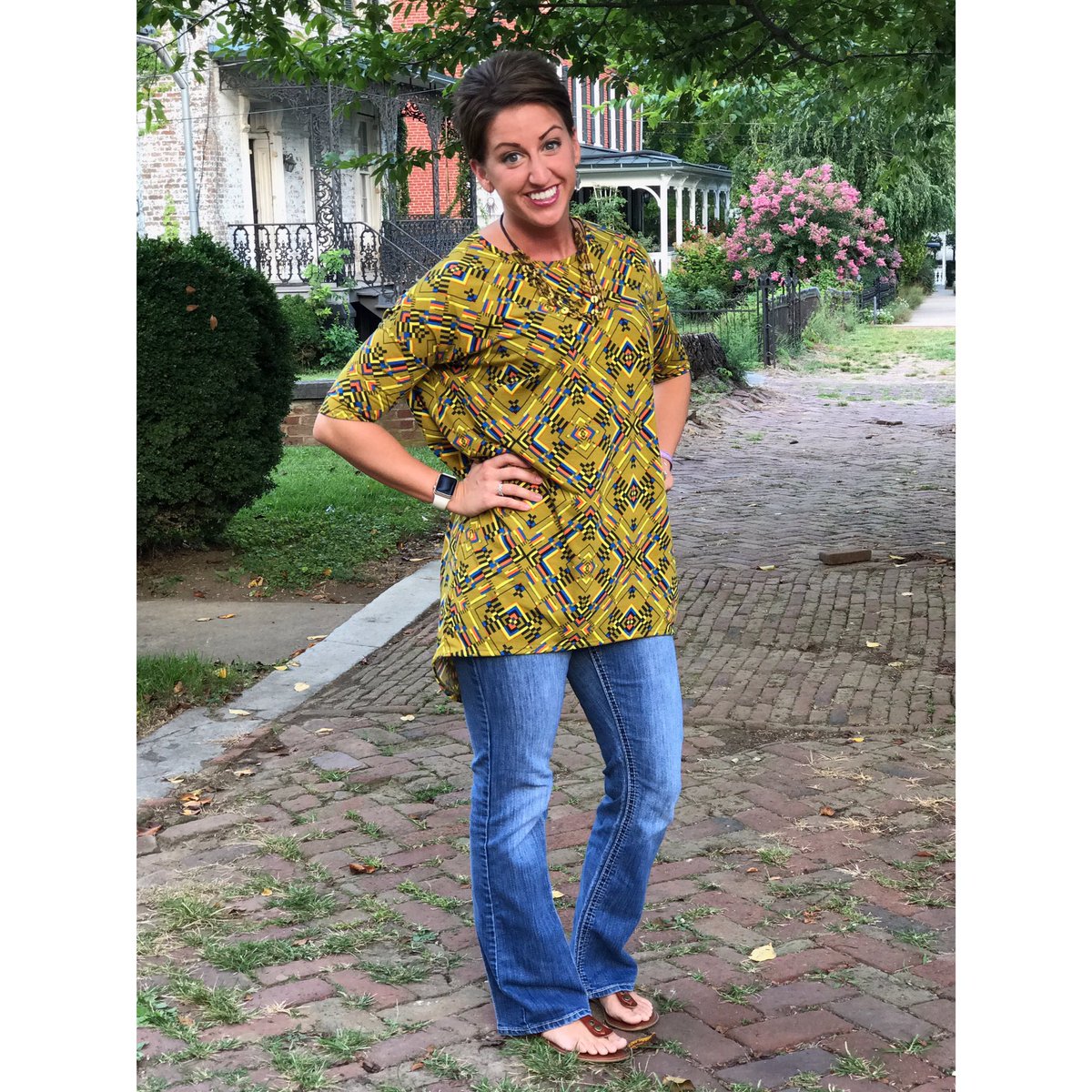 LuLaPugLife's tweet photo. @lularoe #lularoe #lularoeirma #teamlulalovelies #teambedazzlers  #momlife #military #workflow #fashiondaily #wiw #ootd #shepherdstown #wv https://t.co/RN58wxqKbE