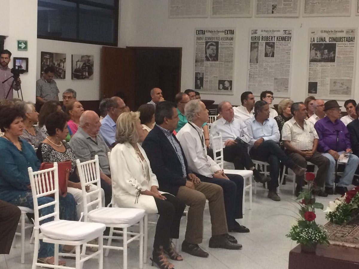 JorgeMoranD's tweet photo. En la presentación de la reedición del libro "Impresiones de Viaje" de Antonio de Juamblez y Bracho @torreon @Siglo_Nuevo #Torreón https://t.co/tkwbqWi0P9