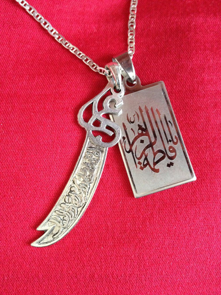 karbala110313's tweet photo. Kul nazm-e-kainaat hai Zehra ke haath mein
Sher-e-Khuda ka haath hai Zehra ke haath mein ❤️ https://t.co/j4fRBA3OuD