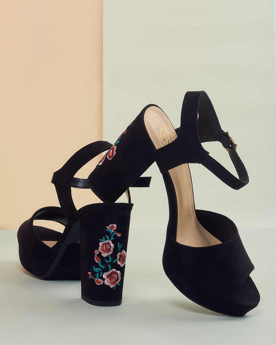 Bonanzashoes's tweet photo. Los detalles de estampado floral estan trendy en la moda.🔝 Llevarlos en el calzado le aporta un toque in y super chic a nuestro  look. https://t.co/S1eypUiz30