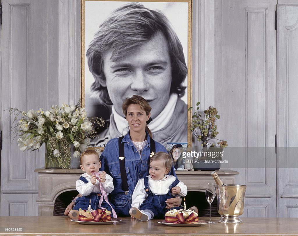Sunny78 今日はディディエ ピローニの命日 1987年8月23日 写真はピローニの死後に生まれた双子の息子たち 二人のファーストネームは ジル と ディディエ と名付けられた 右の写真は大きくなった二人とジャック ヴィルヌーブ