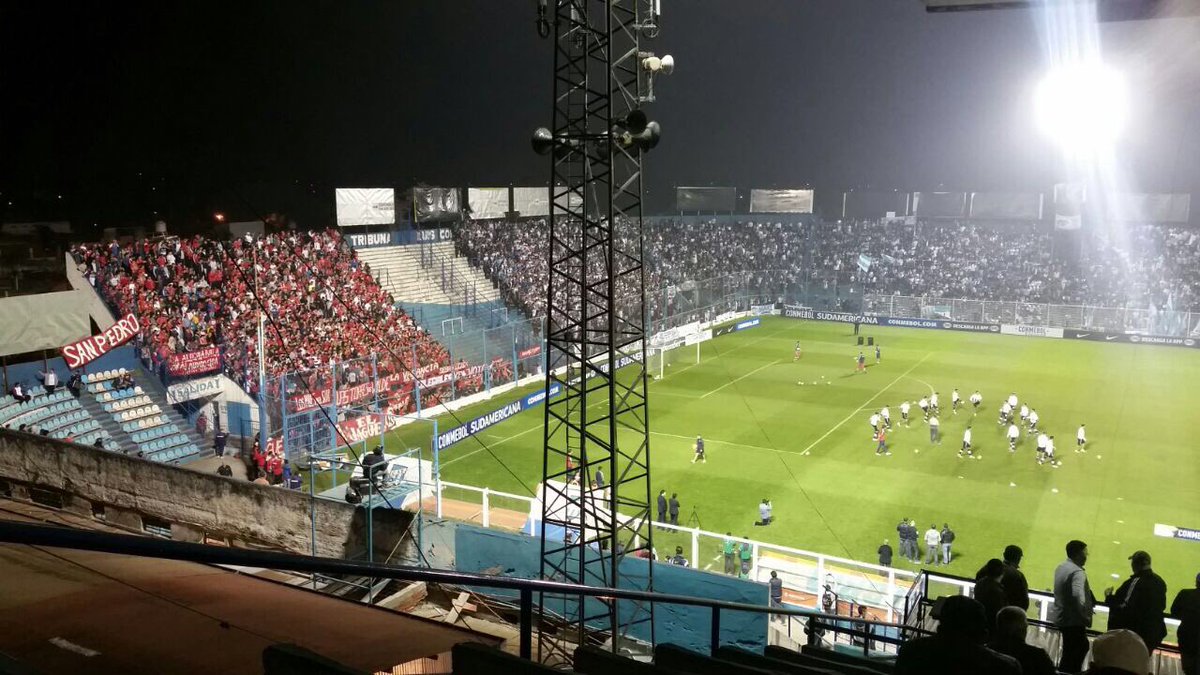 radiolared's tweet photo. #CopaSudamericana ENTRETIEMPO #AtTuc 1-0 #Independiente con @pipinovellook @elcocoramon @Mati_Martinez | Disfruta https://t.co/XN2tD7OIJD https://t.co/JxfLHLzYpU