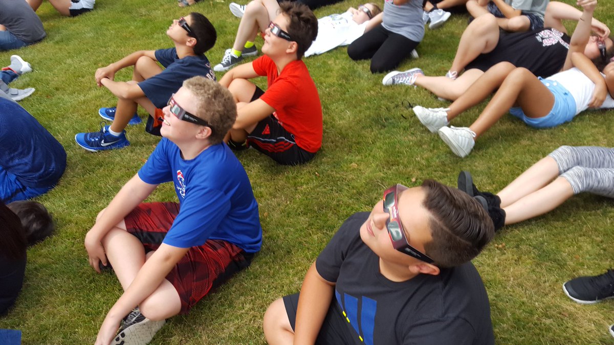 MrSender21's tweet photo. So cool! Eclipse with my 6th gr Ss @ChurchvilleD205  #SolarEclipse2017 #authenticlearning #buildrelationships #wearechurchville #IgniteD205 https://t.co/mNUTeZWq64
