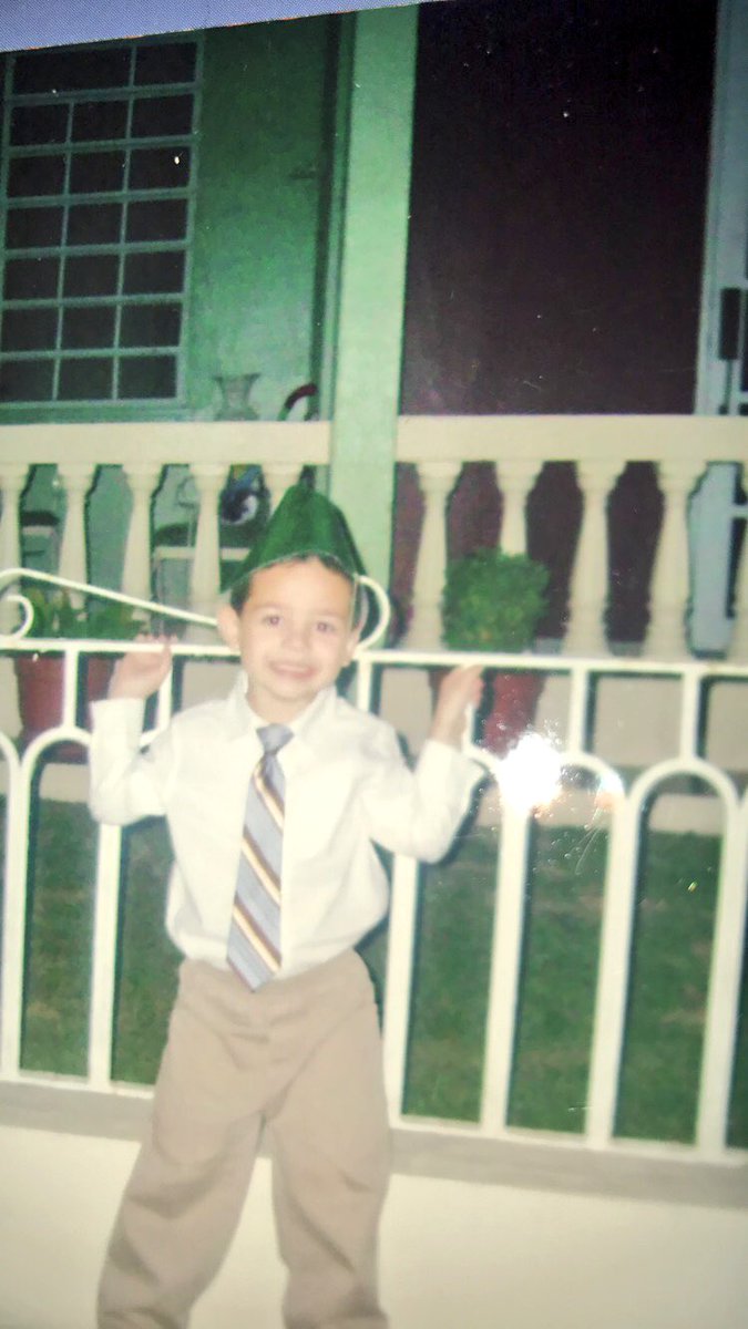 pacomertelatota's tweet photo. Mi hermano // Yo 😂😂 #DosGotas https://t.co/cUNFRqFbTZ