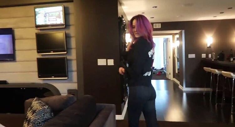 ProtectCrystal_'s tweet image. A queen 👸 @crystalleigh