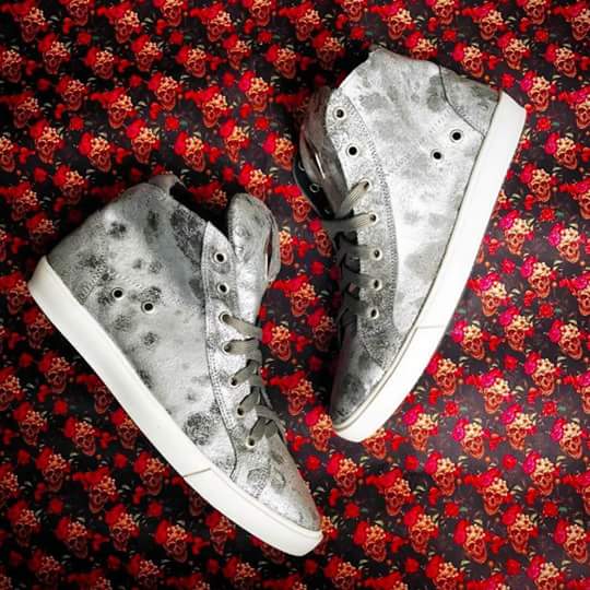 SILVER RUSH pequeñas galaxias de plata en tus pies 😉
#enRABIAte y pide tu par

💲 whatsapp al +52 477 792 21 30