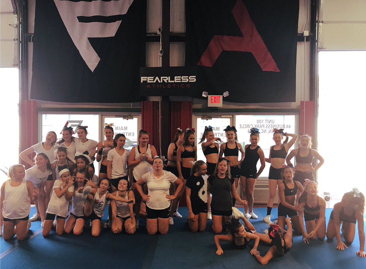 fearless_athl's tweet photo. Senior Reckless and Junior Rebels had their choreography session this past weekend. So excited for competition season! #FearlessChoreoMonth https://t.co/QuiT7I2nmZ