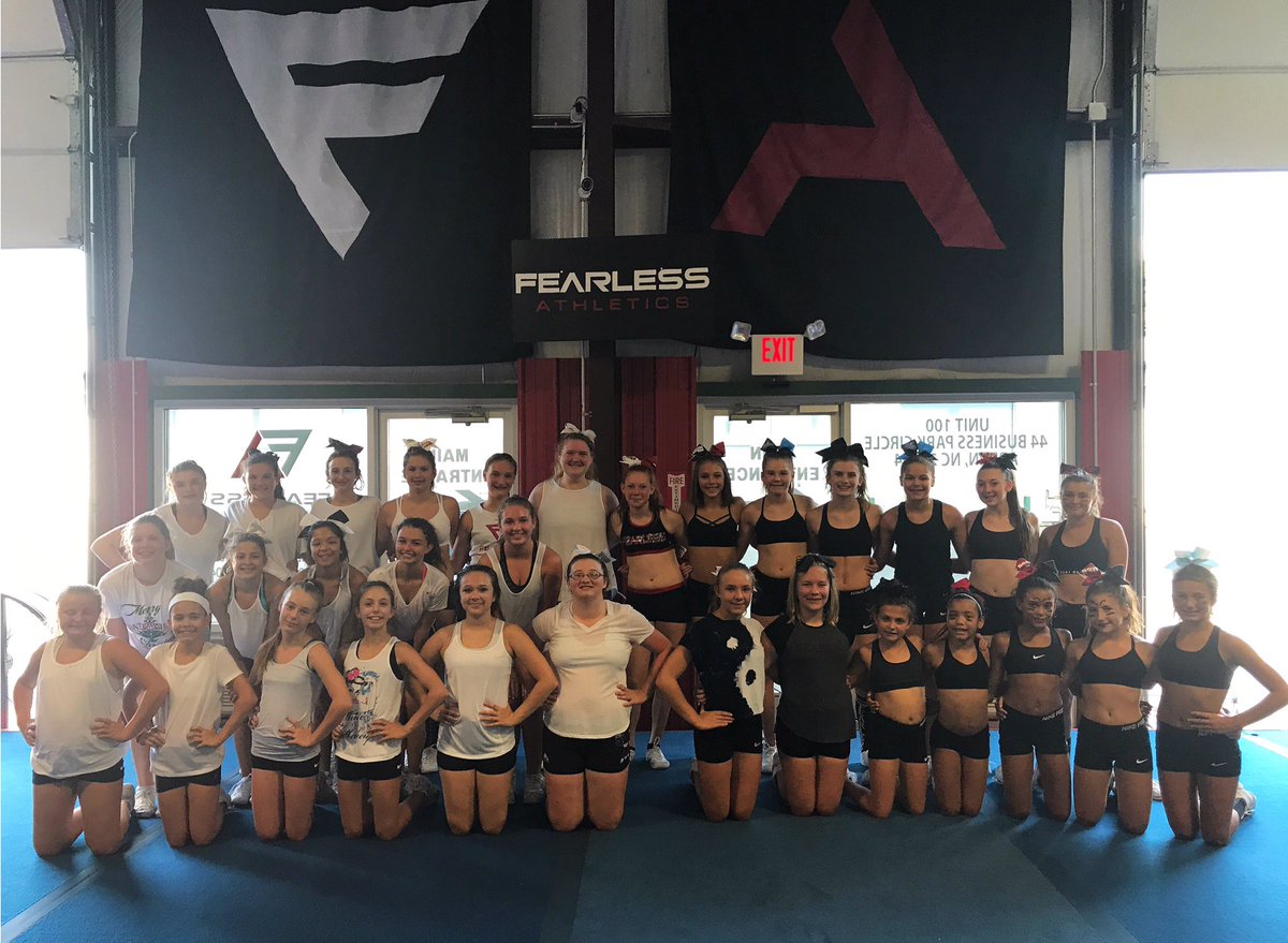 fearless_athl's tweet photo. Senior Reckless and Junior Rebels had their choreography session this past weekend. So excited for competition season! #FearlessChoreoMonth https://t.co/QuiT7I2nmZ