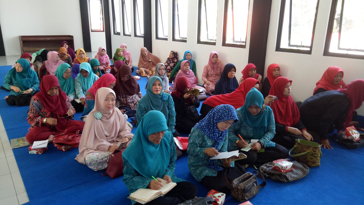 Pertemuan Rutin PKK Rabu 23 Agustus 2017.. #NagrikalerSauyunan.. <a href="/ratna_anne/">anne ratna mustika</a> <a href="/PkkPurwakarta/">PKK Kab.Purwakarta</a> <a href="/kecpurwakarta1/">Kec. Purwakarta</a> @juddy_damkar <a href="/Sobandi0101/">Sobandi</a>