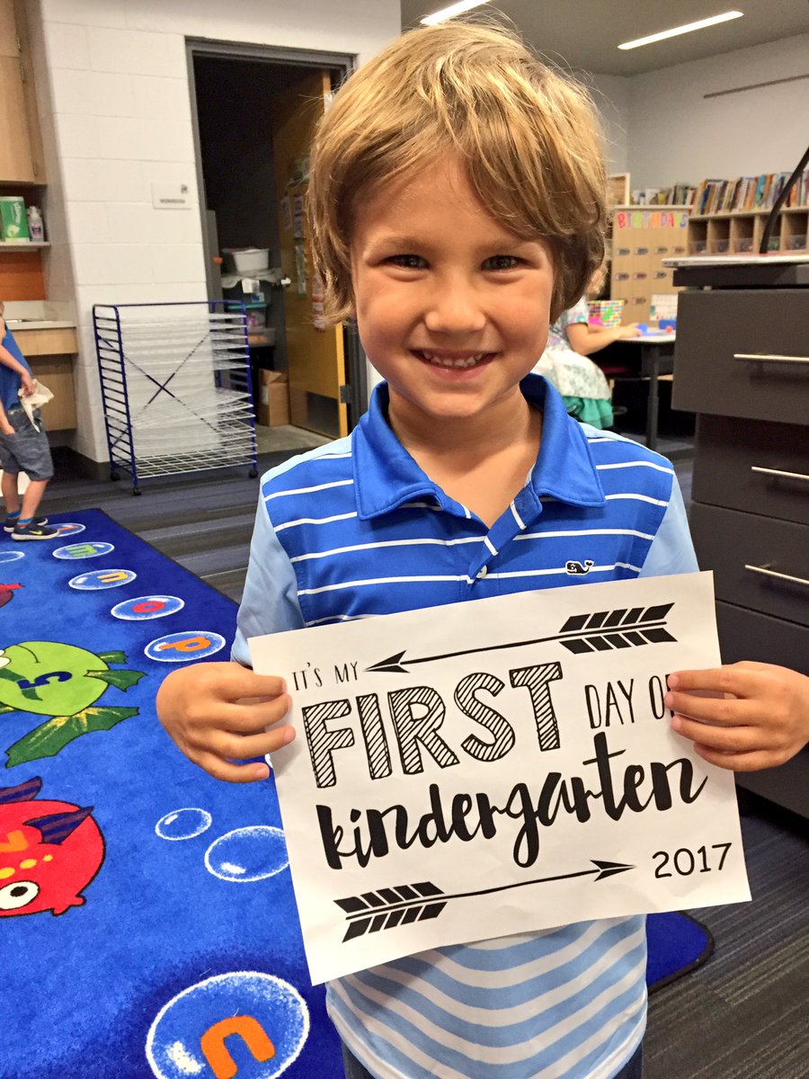 MissNick15's tweet photo. Excited friends on their first day of K!!! #missnick'sfriends @Bulldogs512 #ourSMSDstory https://t.co/me4FA48BUf