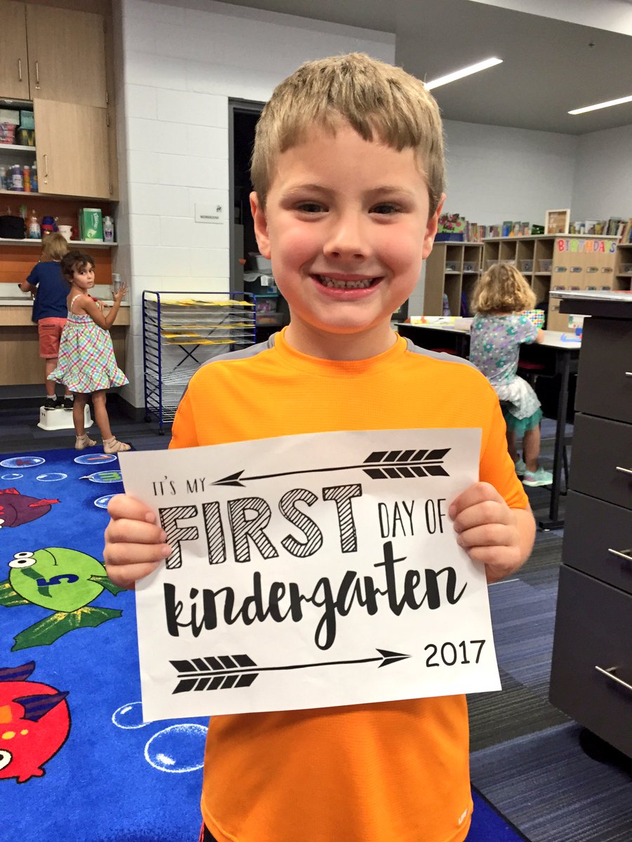 MissNick15's tweet photo. Excited friends on their first day of K!!! #missnick'sfriends @Bulldogs512 #ourSMSDstory https://t.co/me4FA48BUf