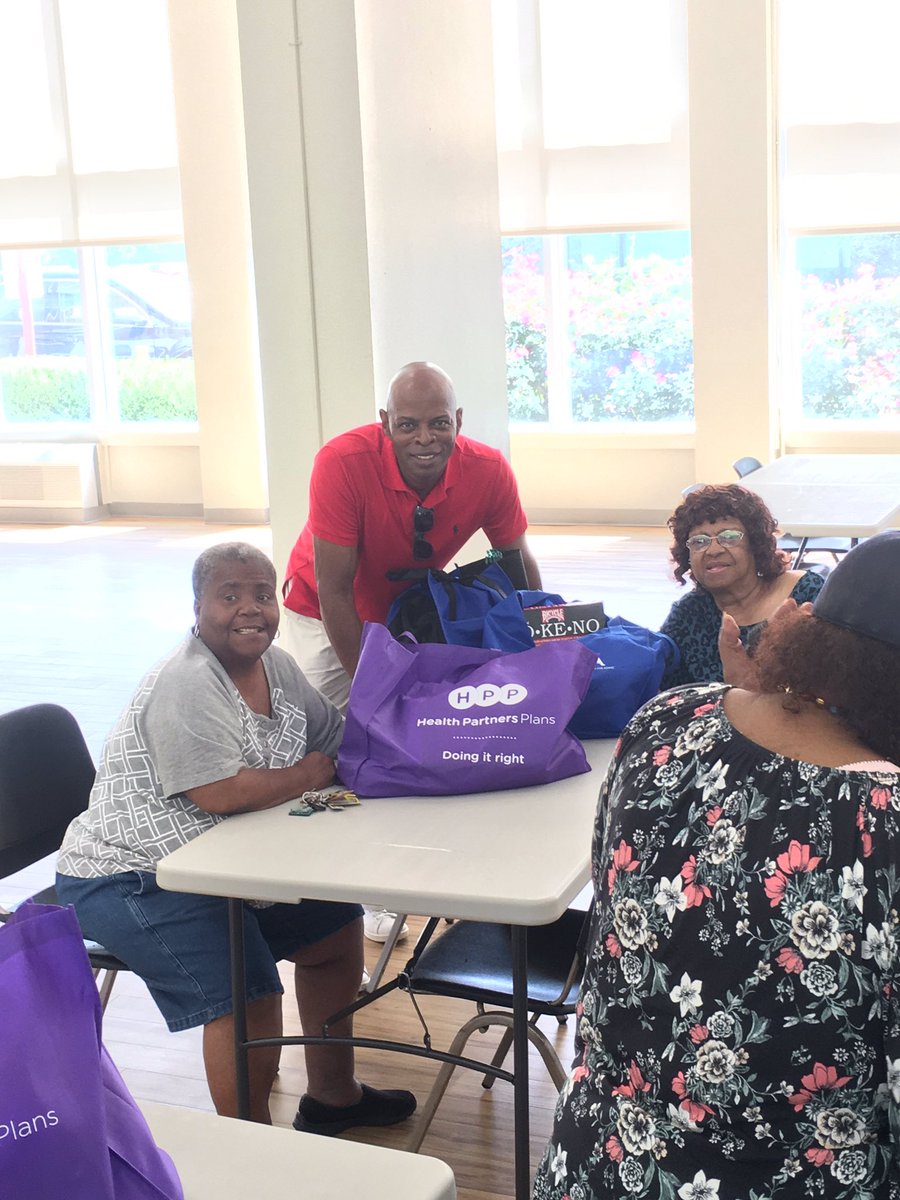 201stDistrict's tweet photo. Taking care of seniors and helping them to stay hydrated during the summer months.
#FreshGrocers
#Seniors
#GoodFamilySupportServices https://t.co/ahyXDXz0rX