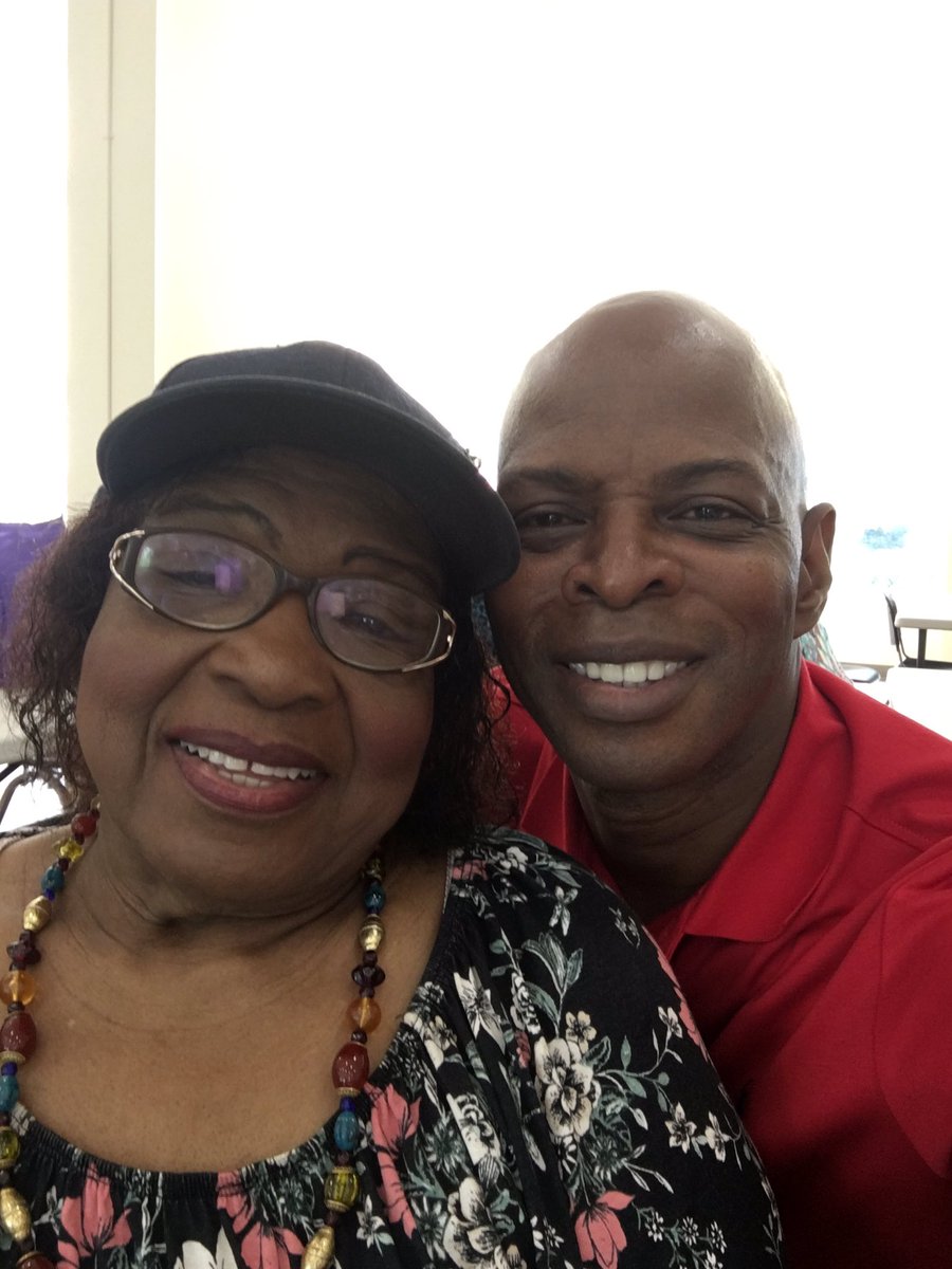 201stDistrict's tweet photo. Taking care of seniors and helping them to stay hydrated during the summer months.
#FreshGrocers
#Seniors
#GoodFamilySupportServices https://t.co/ahyXDXz0rX