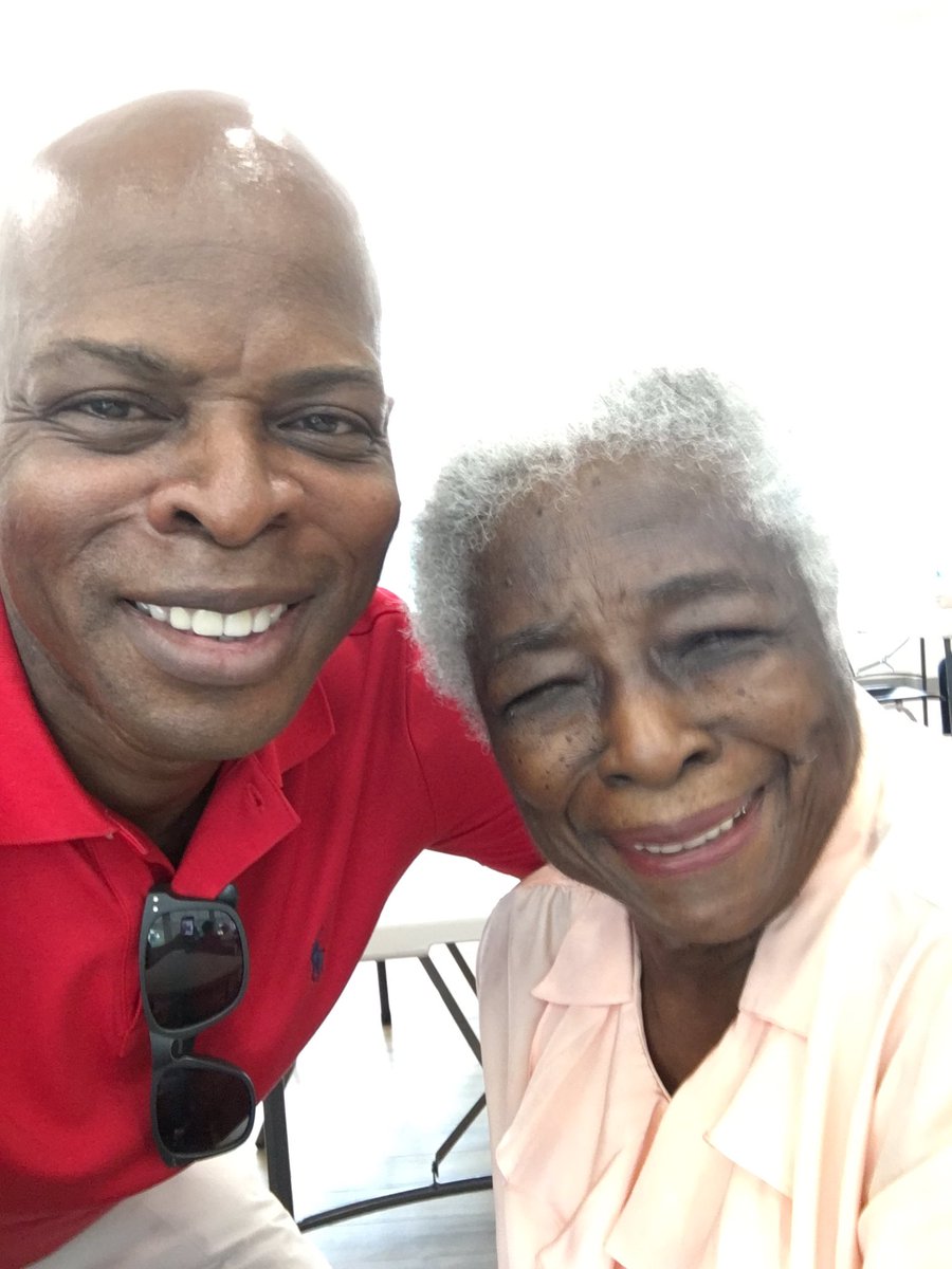 201stDistrict's tweet photo. Taking care of seniors and helping them to stay hydrated during the summer months.
#FreshGrocers
#Seniors
#GoodFamilySupportServices https://t.co/ahyXDXz0rX