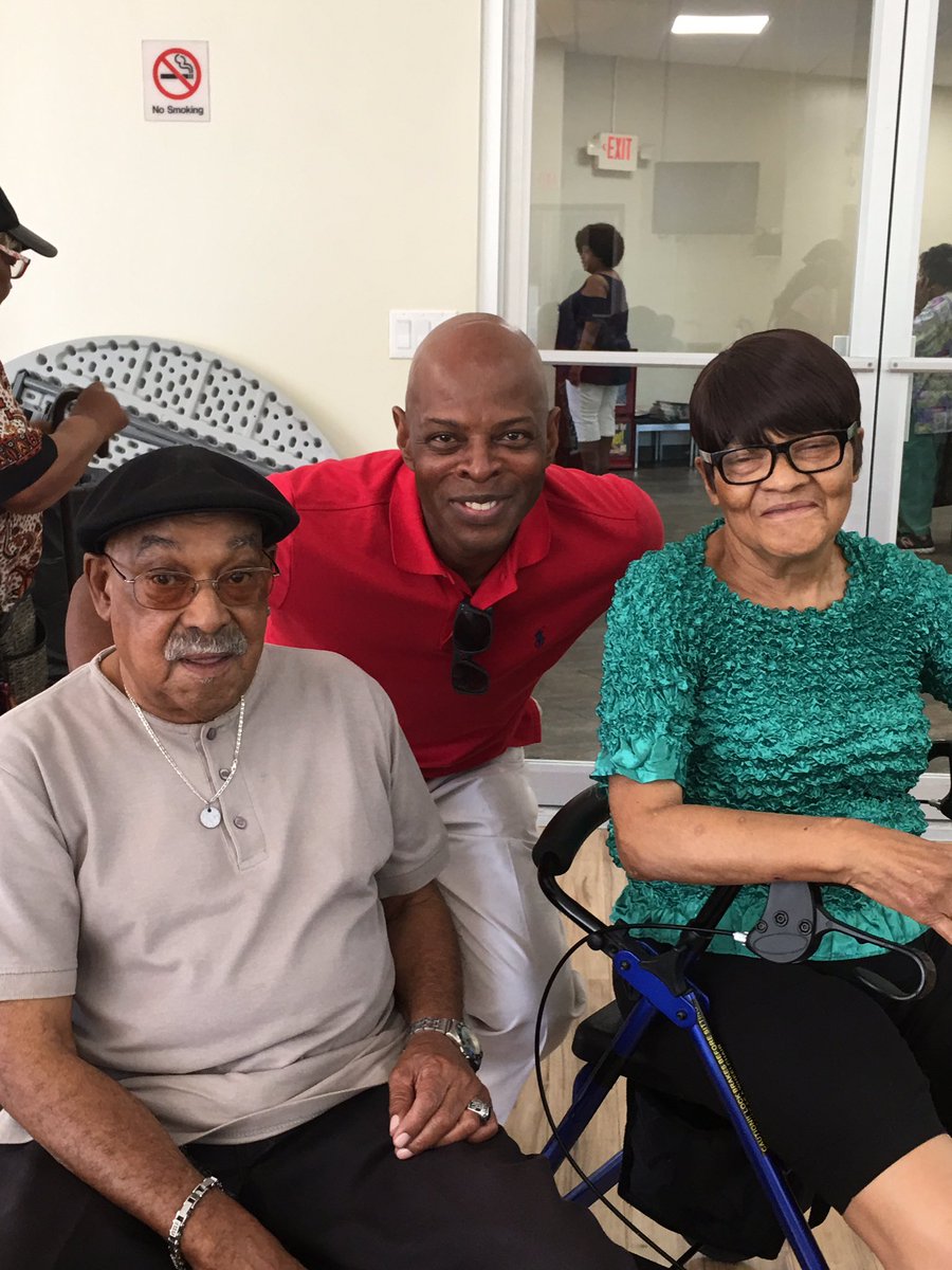 201stDistrict's tweet photo. Taking care of seniors and helping them to stay hydrated during the summer months.
#FreshGrocers
#Seniors
#GoodFamilySupportServices https://t.co/ahyXDXz0rX
