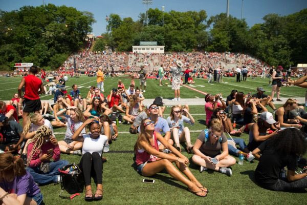 se_news's tweet photo. Southeast Experiences ‘Eclipse of the Century’ as Fall 2017 Semester Begins https://t.co/2rGIk53alS via @@SEMissouriState #SEclipse17 https://t.co/LyuKpsRX2h