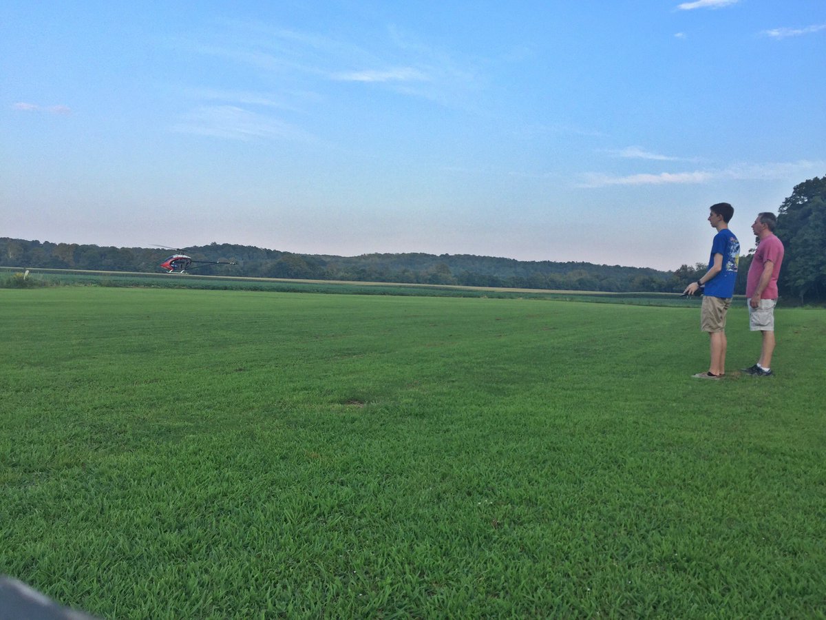 markp_1998's tweet image. #TransformationTuesday 2007-2017
My first heli the Blade CX2 (which I still have!) and my current Logo 700xx #mikadousa #rcheli #oldvsnew