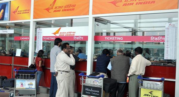 businessline's tweet photo. #DGCA 's announcement on notice period for pilots has caused a controversy #CockpitGames https://t.co/icFXTRnUv4 https://t.co/8jNA0MQoSK