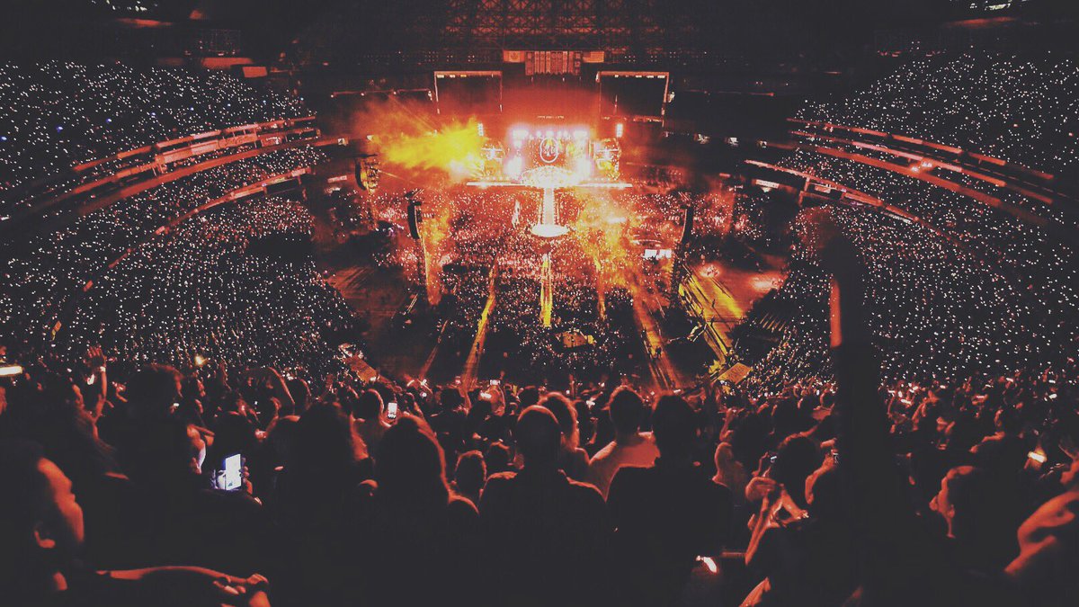 coldplay's tweet photo. One big band...
#ColdplayToronto
#Coldplay https://t.co/vKZFK9sbwd