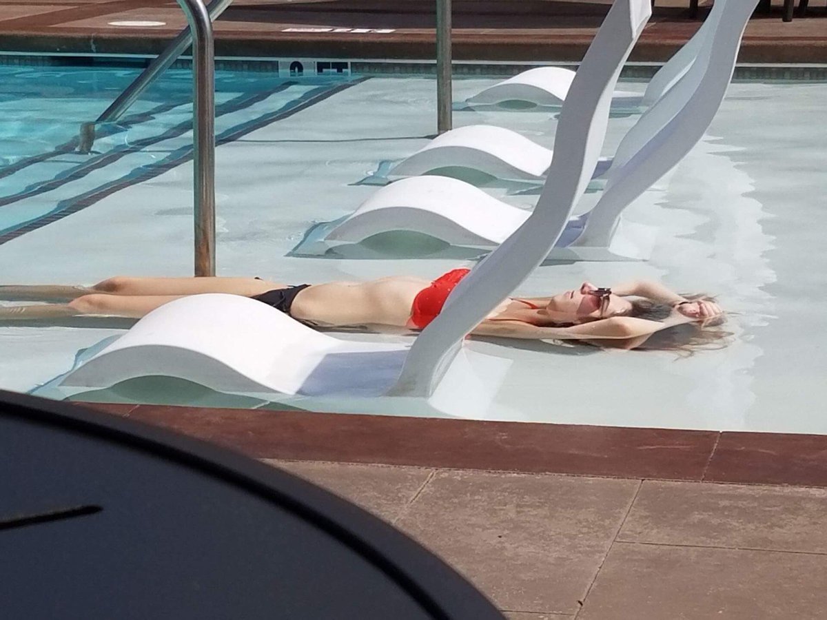 shreddingmisery's tweet photo. I am long. I am also confuse since I'm too blind to tell what he was doing with my phone https://t.co/owoHVu11ZO
