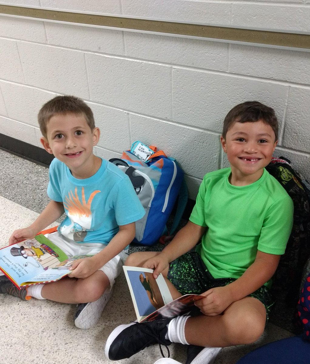 MrsECrews's tweet photo. We had a FABULOUS #lex1firstday in first grade! @WhiteKnollElem #1stGradeRocks https://t.co/5jGlN7oBcg