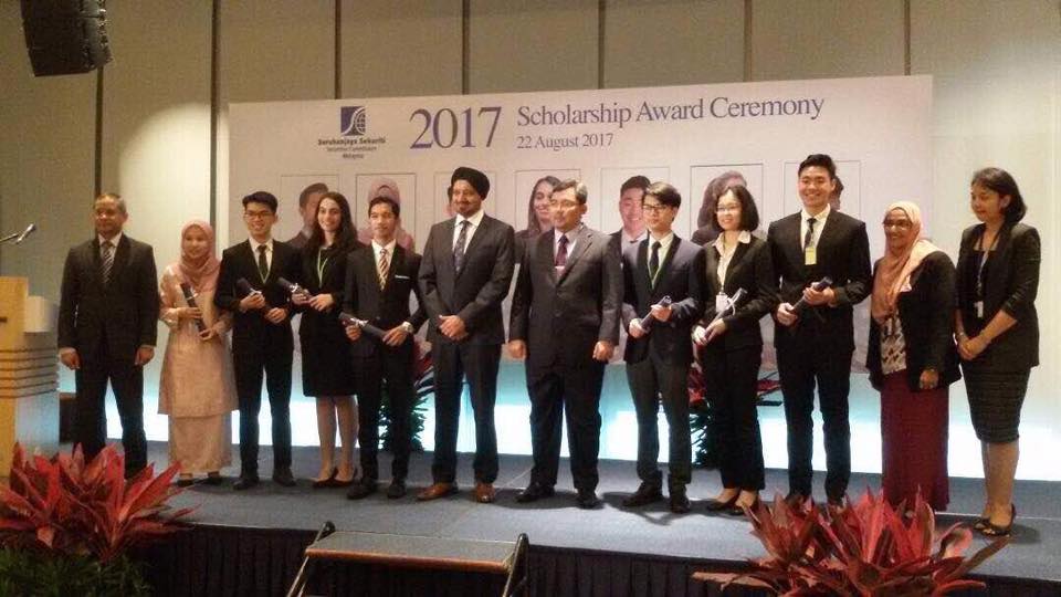 Ukm Malaysia On Twitter Tahniah Nur Ain Anuar Pelajar Fuu 2 Menjadi Penerima Tunggal Ukm Menerima Biasiswa Securities Commission Malaysia Andalah Kebanggaan Ukm Https T Co Bi79zw4yaj