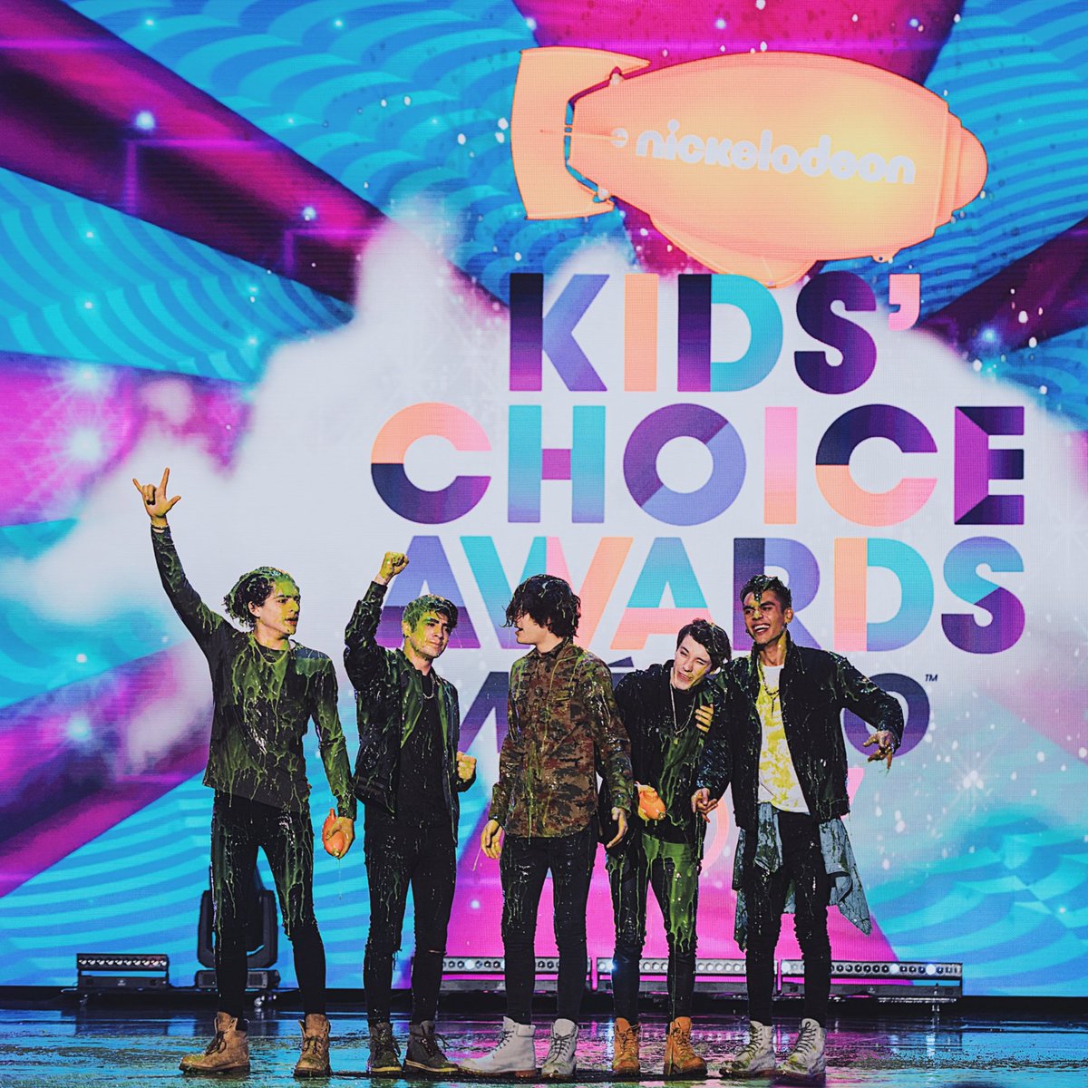 CD9's tweet photo. 💥 KIDS' CHOICE AWARDS MÉXICO 2017 
-FANDOM FAVORITO (ustedes) 🚀
-ARTISTA NACIONAL FAVORITO 🚀
-CHICO TRENDY (@soyalonsovillal) 🚀 https://t.co/Qn8LTYuazR