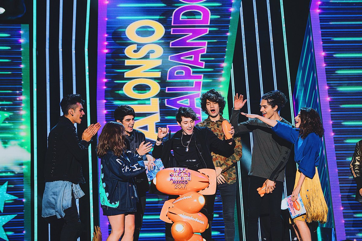 CD9's tweet photo. 💥 KIDS' CHOICE AWARDS MÉXICO 2017 
-FANDOM FAVORITO (ustedes) 🚀
-ARTISTA NACIONAL FAVORITO 🚀
-CHICO TRENDY (@soyalonsovillal) 🚀 https://t.co/Qn8LTYuazR