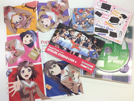 bang_dream_info's tweet photo. 【BD Vol.4本日発売!!】
今回のジャケットはポピパ全員集合！（おっちゃんもいます!）描き下ろしイラスト使用の全巻収納BOXに全巻入る日が楽しみです‥！1月13日（土）の「ガルパライブ＆ガルパーティ！in東京」の優先購入申込券も封入されていますのでお見逃しなく！ #バンドリ https://t.co/V1FUCfMN1V