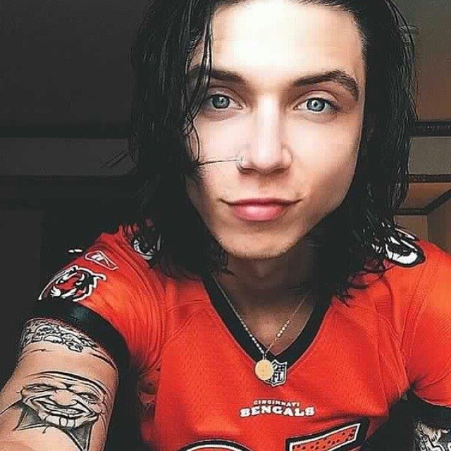 the_bvbarmy's tweet photo. I missed you guys #bvbarmy @andyblack 💙😭 https://t.co/gRRW9ybREz