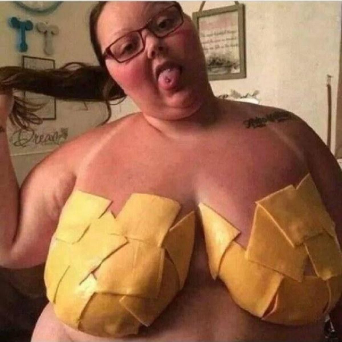 GojiraIRL's tweet photo. #Expoused The legend Sarah Uzamaki. Got fired because she took all the cheese from McDonald's
(Ily don't delete me- https://t.co/xQTmaz4uFW