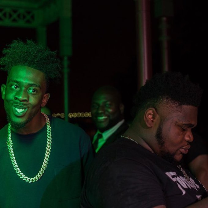 when your homie supposed to be getting the number but you hear her spelling out her snapchat name https://t<a href="/tag/carsurf"class="tags"><span>#carsurf</span></a>