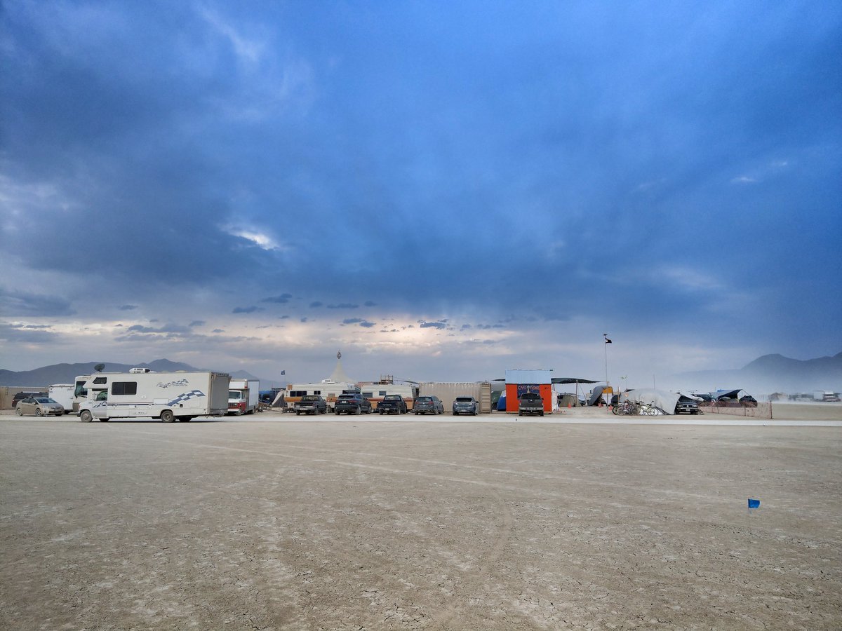 tnkgrl's tweet photo. Sunset, with a storm coming... #U11 #Snapseed #SetupWeek, #BlackRockCity #BurningMan https://t.co/p5WocKQI4B