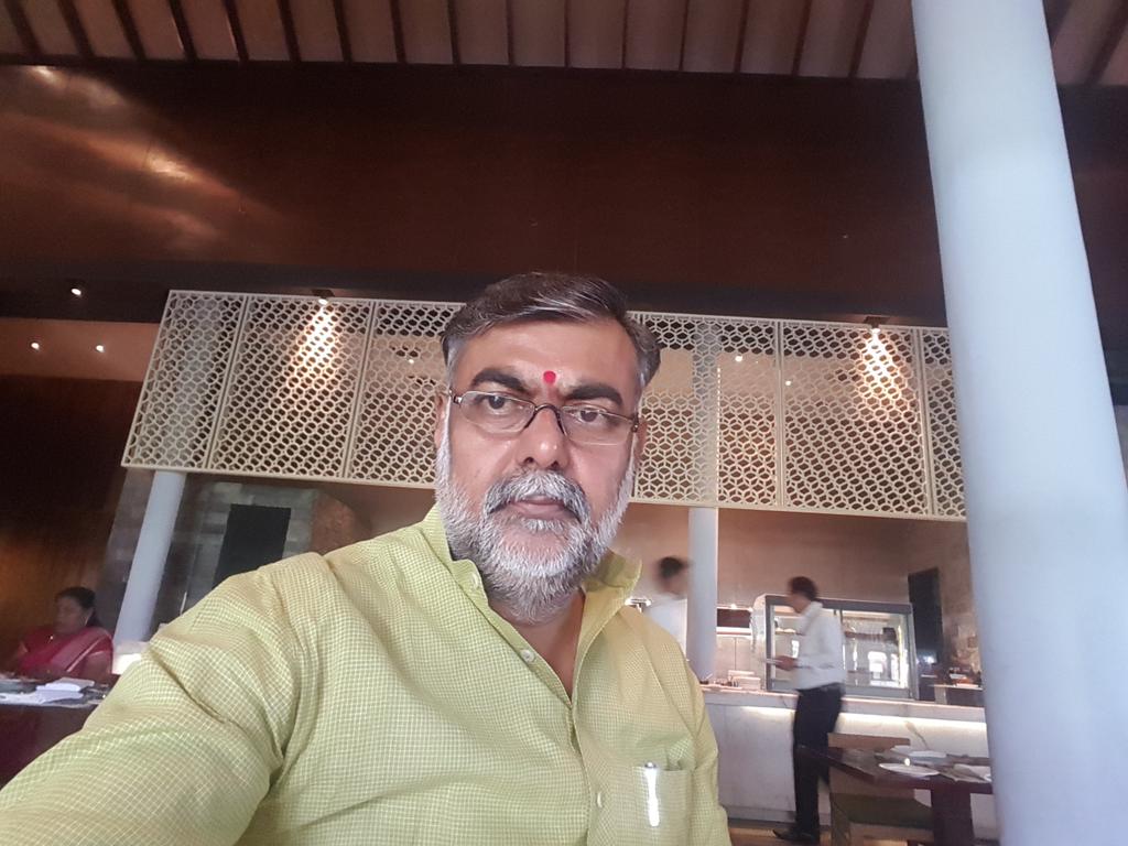 गोवा मे आज मा पार्रिकर जी के निर्वाचन के लिए मतदान भी हो रहा है और हमारी बैठक ।