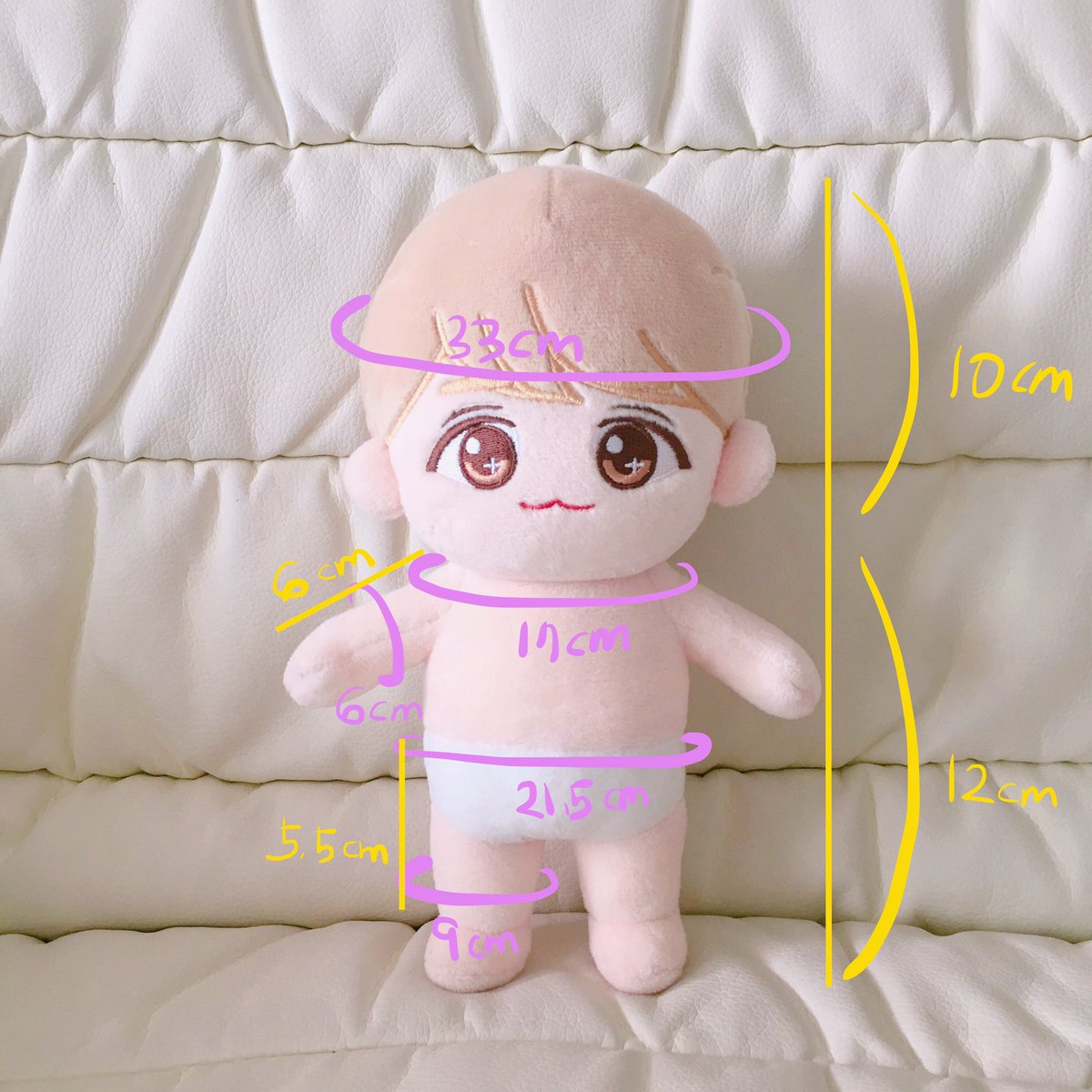 viewshinee_doll's tweet photo. [🌟] 반짝이들 신체 사이즈입니다! 다 동일하게 제작되기에 대표로 반짝밍으로 사이즈를 쟀어요:) 물론 일일이 ��을 넣기때문에 그 과정에서 조금씩 차이는 있겠지만 대략적인 사이즈는 이렇다는 걸 참고해주시면 될 것 같습니다! https://t.co/6zjrwwcHBz